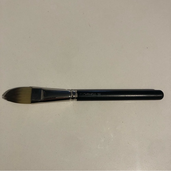 MAC SYNTHETIC FOUNDATION BRUSH 190 - Picture 1 of 1
